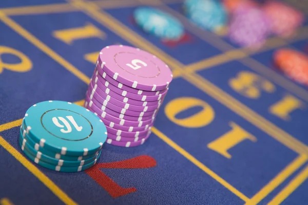 okjp live-dealer roulette table on mobile screen
